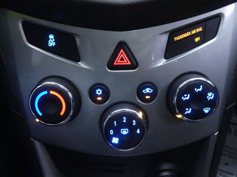 Used 2016 Chevrolet Trax LT w/ LT Sun and Sound Package AWD/4WD image 13