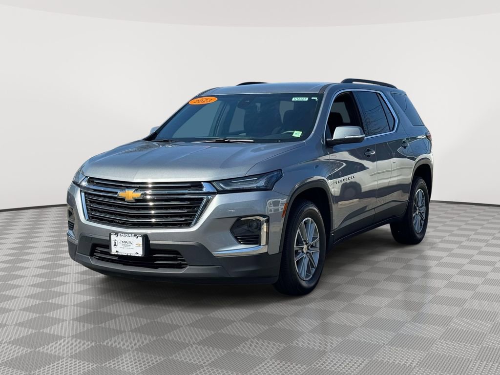Used 2023 Chevrolet Traverse LT FWD image 2