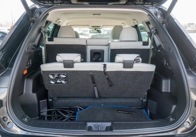 Used 2023 Mitsubishi Outlander 4WD Plug-In Hybrid image 11