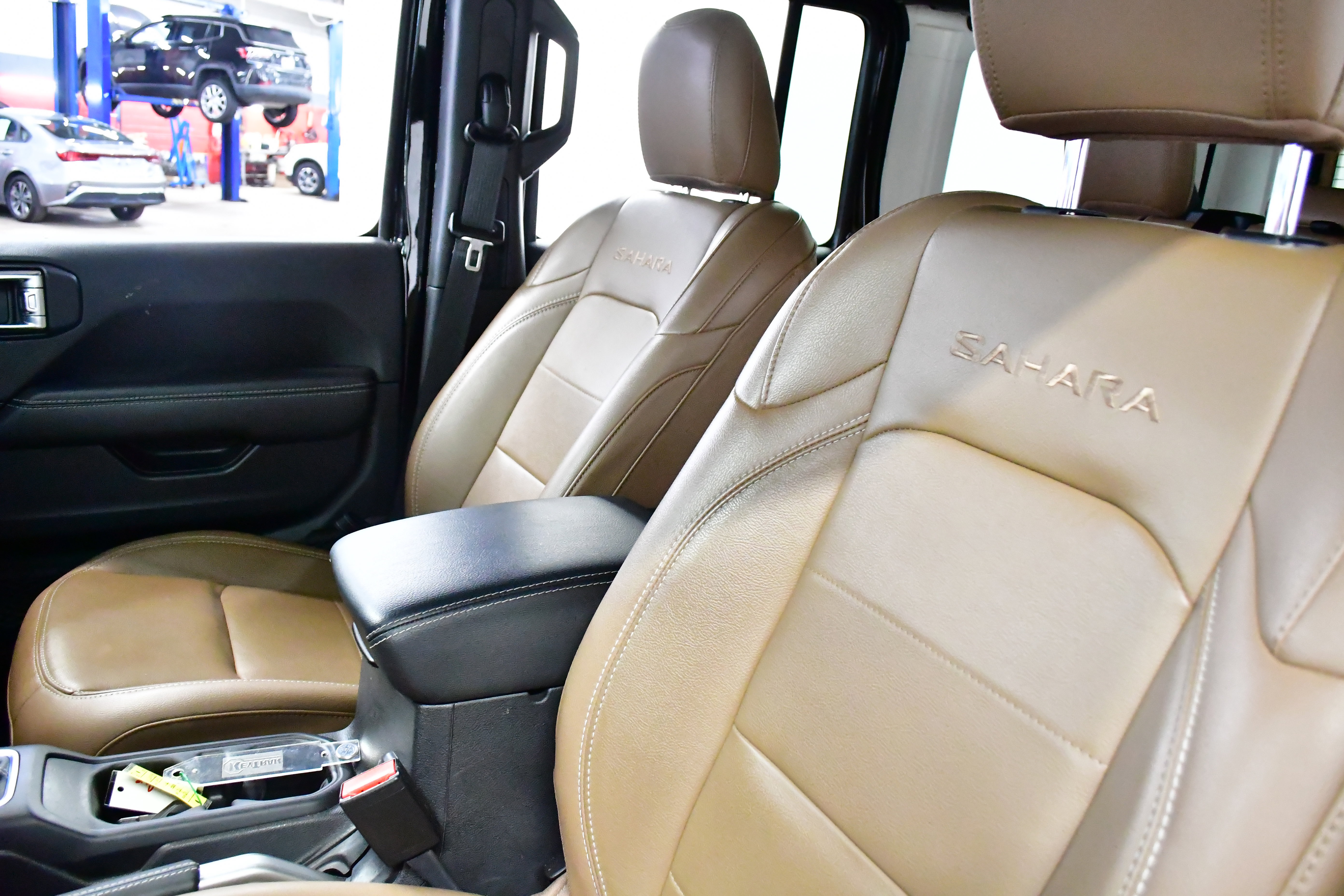 Used 2022 Jeep Wrangler Unlimited Sahara w/ Cold Weather Group image 15