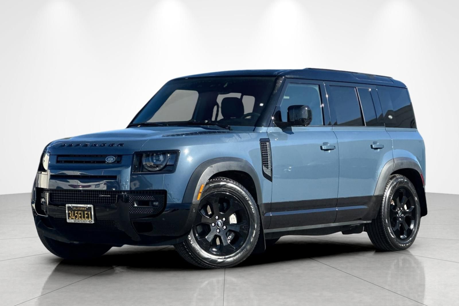 Used 2023 Land Rover Defender 110 X-Dynamic SE image 2