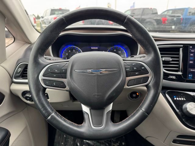 Used 2018 Chrysler Pacifica Touring-L Plus image 32