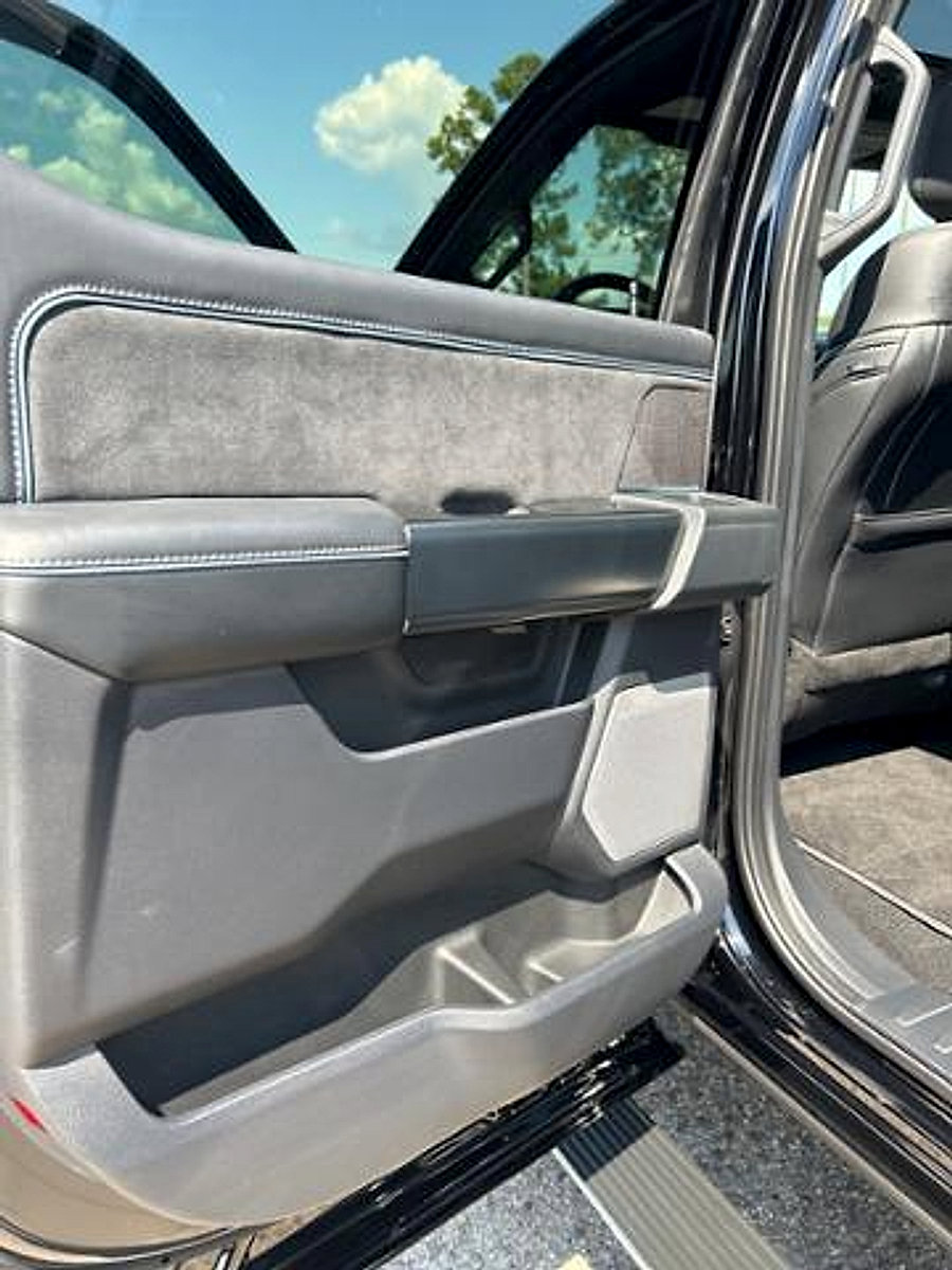 Used 2025 Ford F250 Platinum image 29