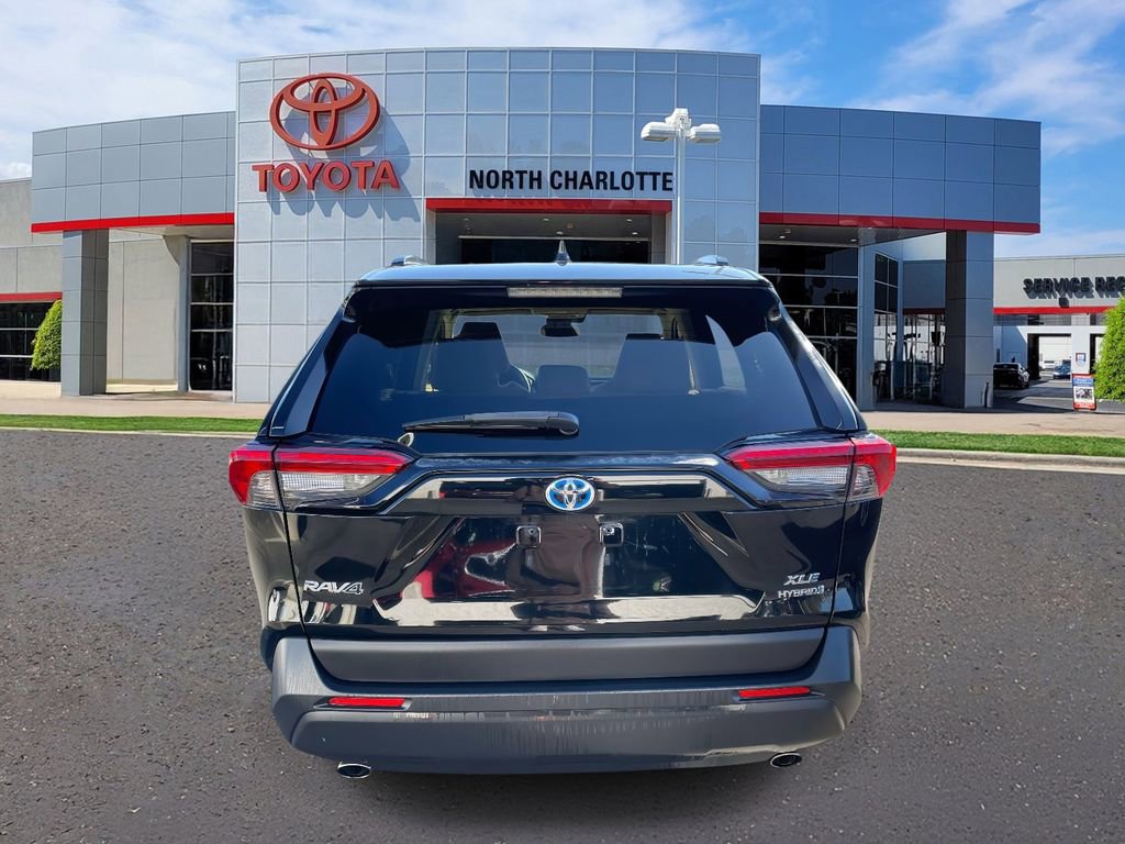 Used 2019 Toyota RAV4 XLE AWD/4WD image 8