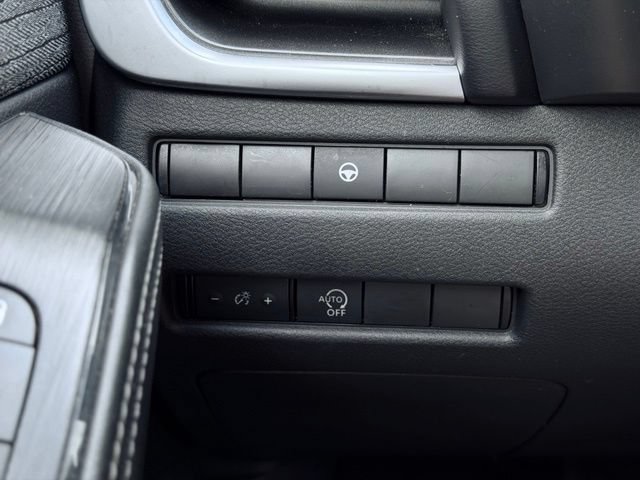 Used 2023 Nissan Rogue SV AWD/4WD image 31