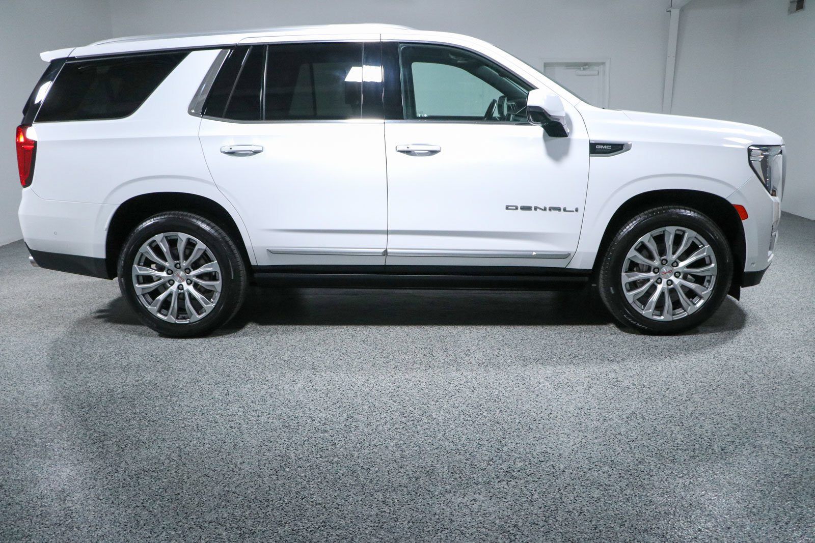 Used 2023 GMC Yukon Denali w/ Denali Reserve Package AWD/4WD image 6