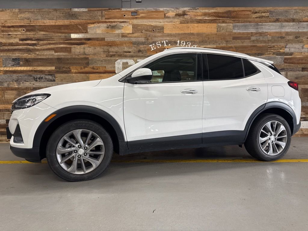 Used 2021 Buick Encore GX Essence w/ Experience Buick Package image 3