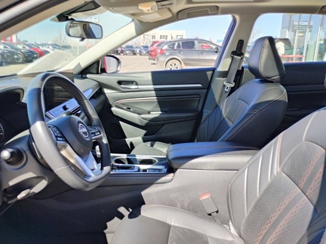 Used 2023 Nissan Altima 2.5 SR w/ SR Premium Package image 12