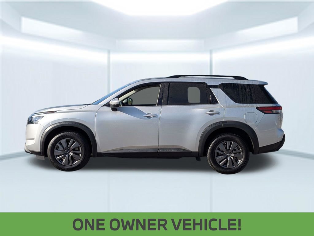 Used 2024 Nissan Pathfinder SV image 2