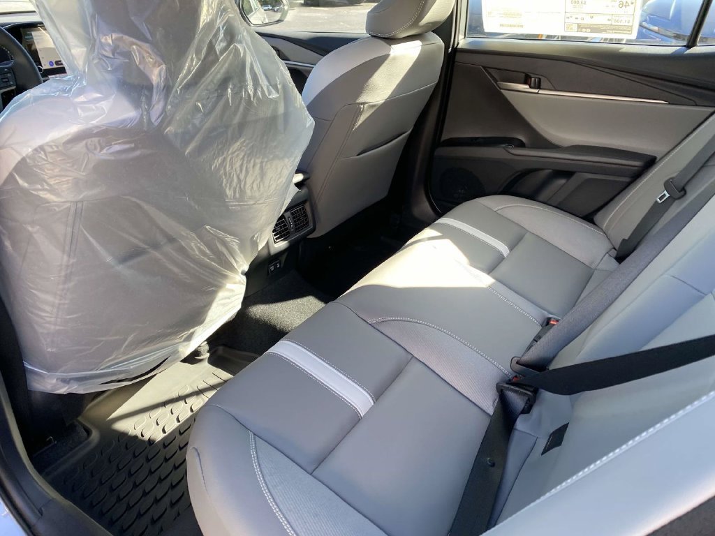 New 2026 Toyota Camry Hybrid FWD image 11