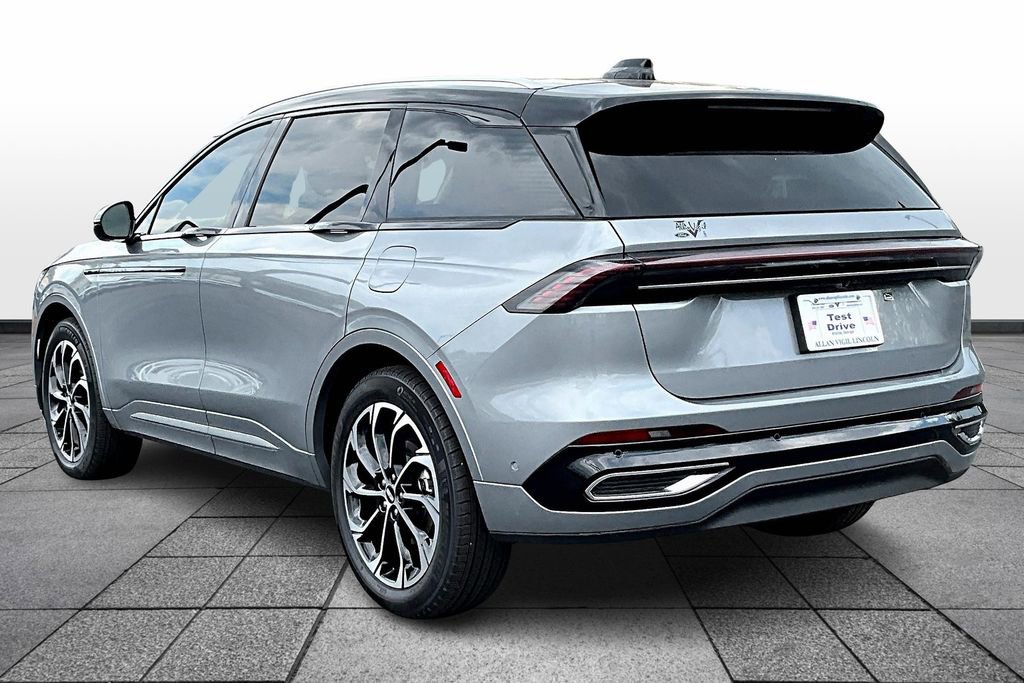 Used 2024 Lincoln Nautilus Reserve image 11