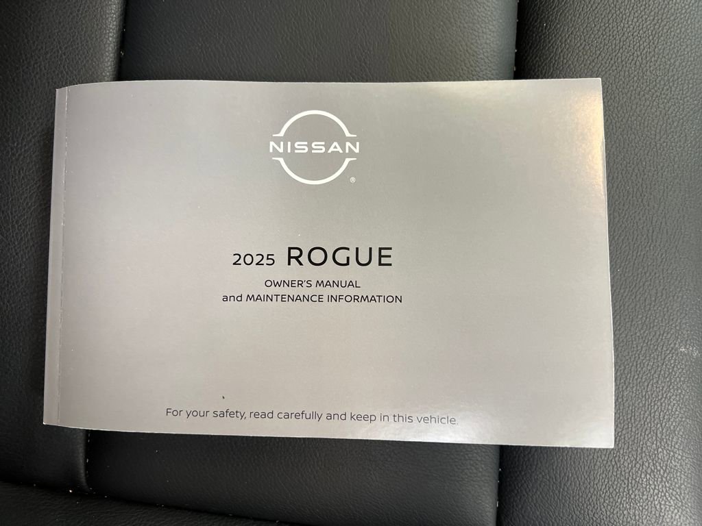 Used 2025 Nissan Rogue SL w/ Tech Package image 27