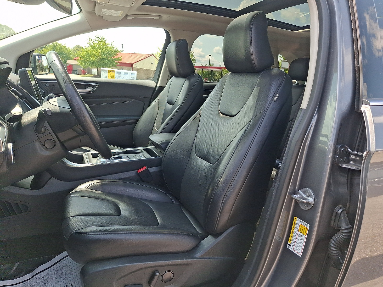 Used 2022 Ford Edge Titanium w/ Equipment Group 301A AWD/4WD image 13
