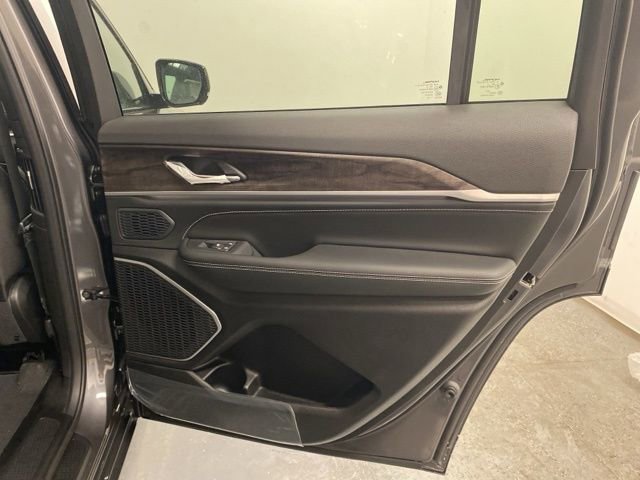New 2026 Jeep Grand Cherokee L Limited image 32