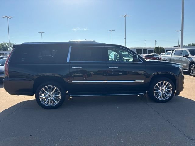 Used 2016 Cadillac Escalade ESV Premium AWD/4WD image 2