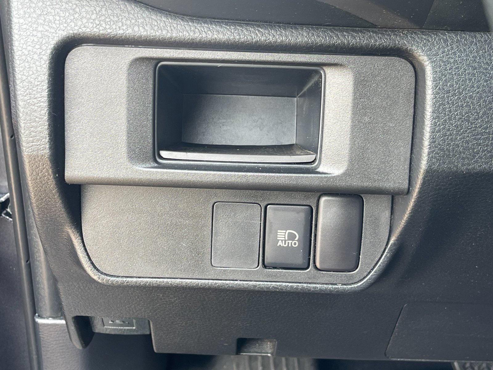 Used 2019 Toyota Tacoma SR5 AWD/4WD image 28