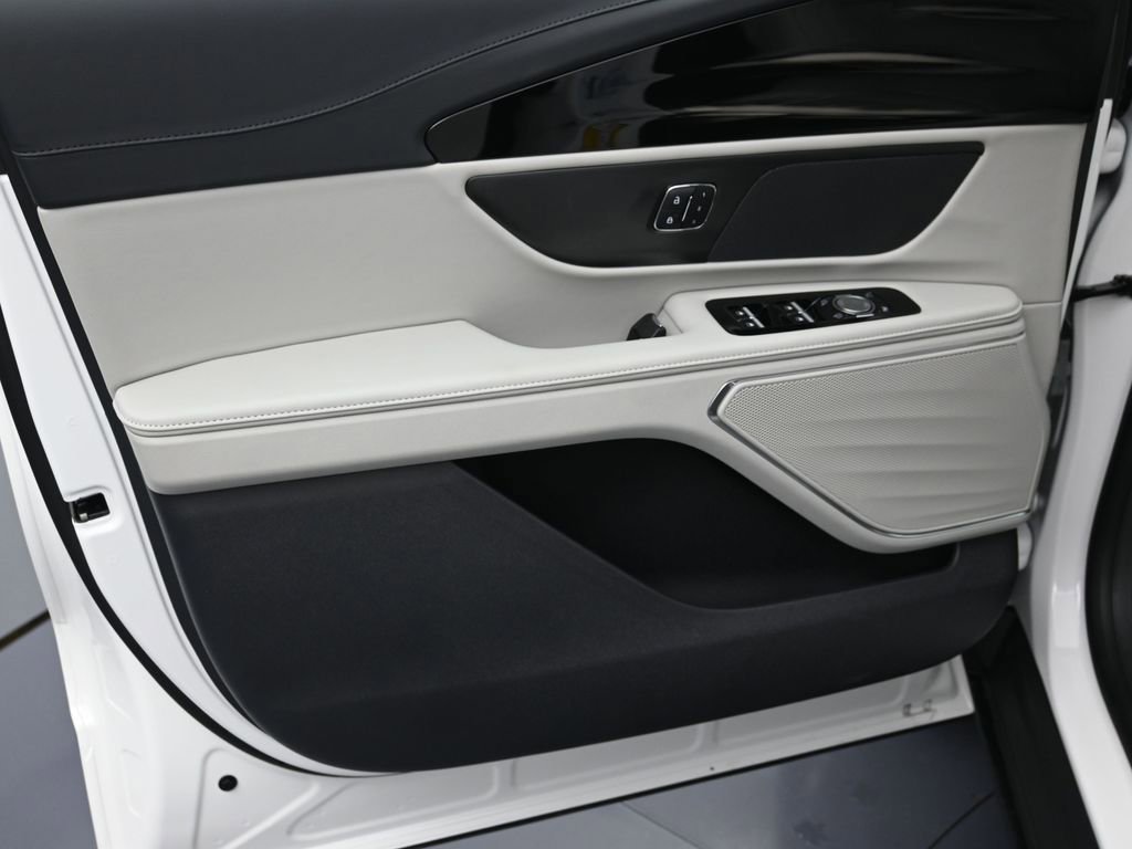 New 2026 Lincoln Nautilus Premier image 11