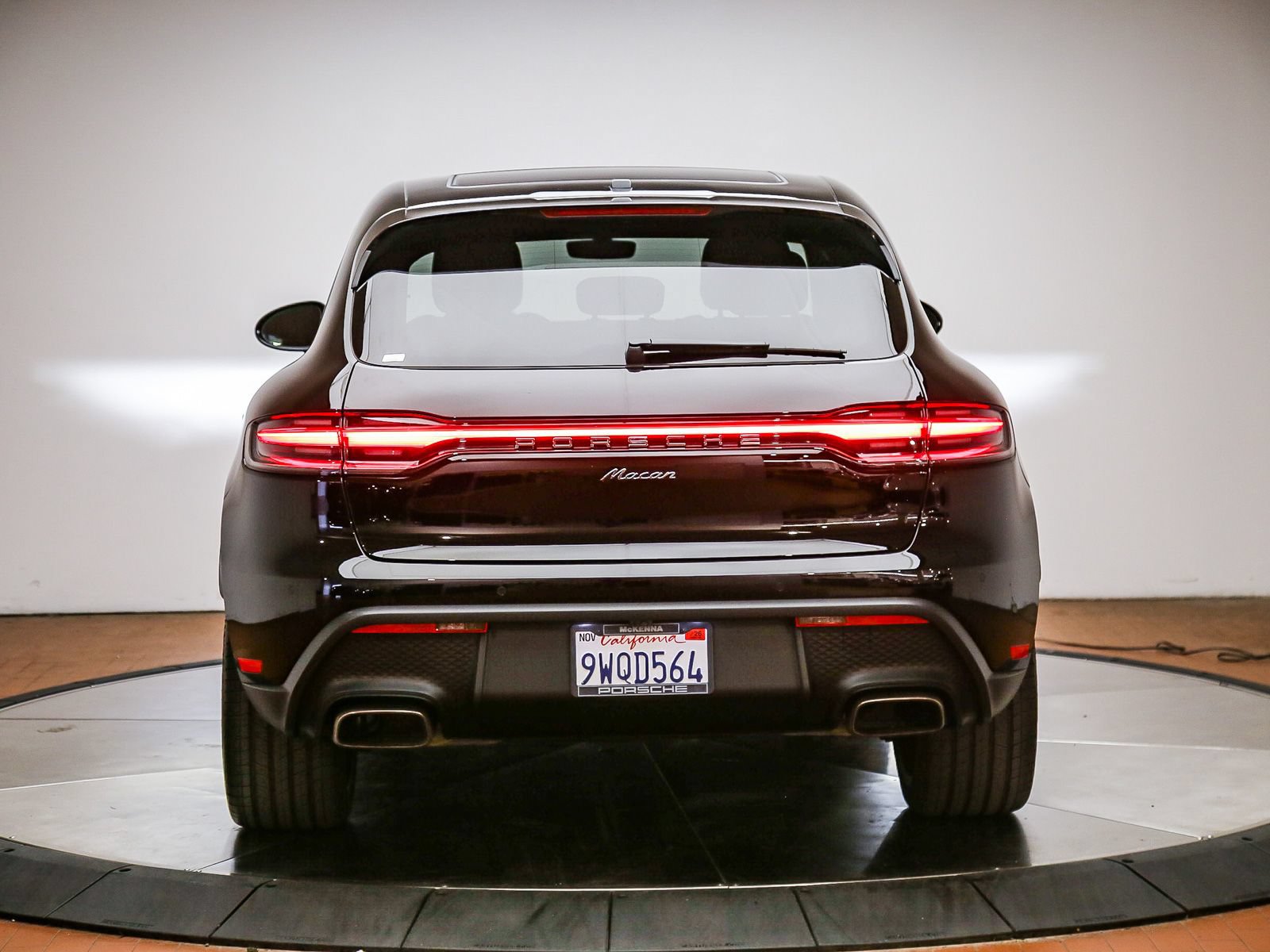 Certified 2026 Porsche Macan AWD/4WD image 6