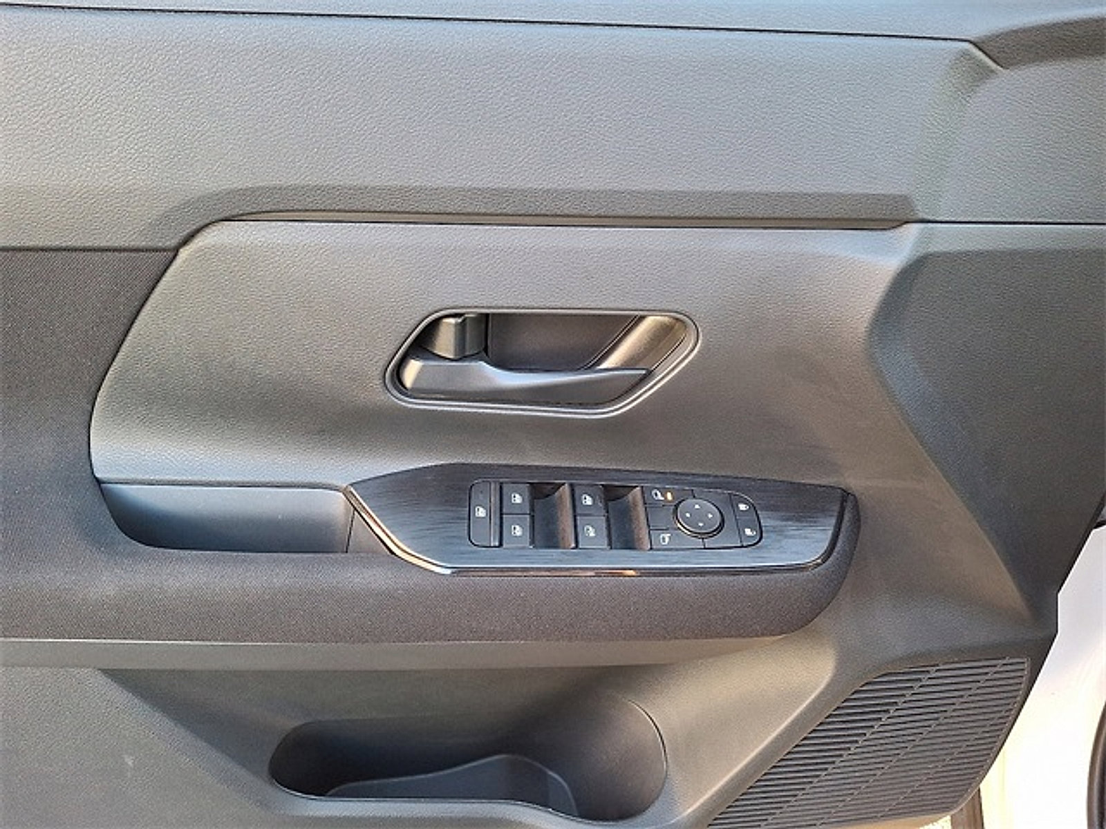 Certified 2025 Nissan Kicks S image 12