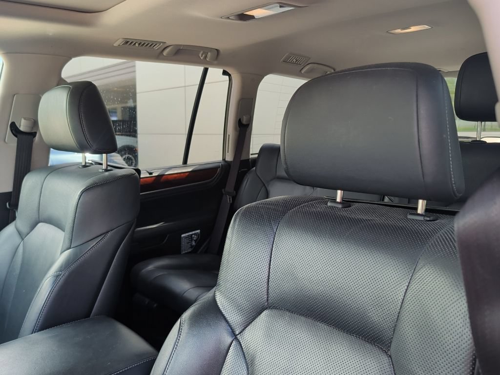 Used 2017 Lexus LX 570 4WD w/ Luxury Package image 12
