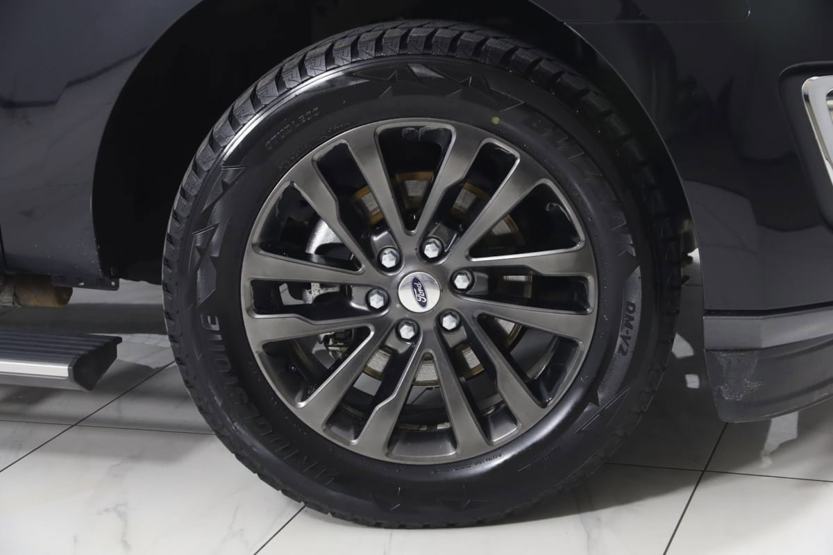 Used 2019 Ford Expedition Limited image 17