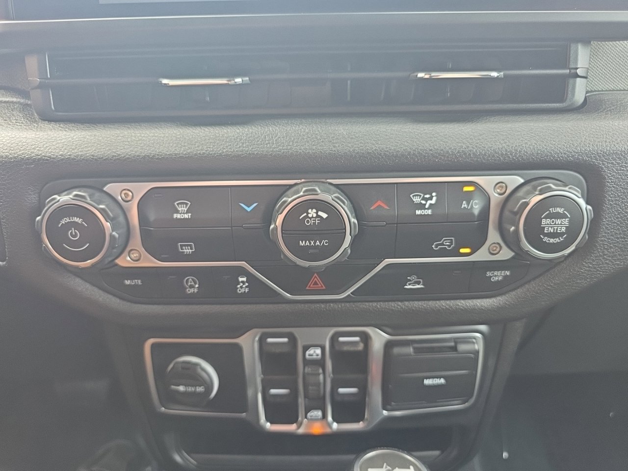 Used 2024 Jeep Wrangler Unlimited Sport AWD/4WD image 27