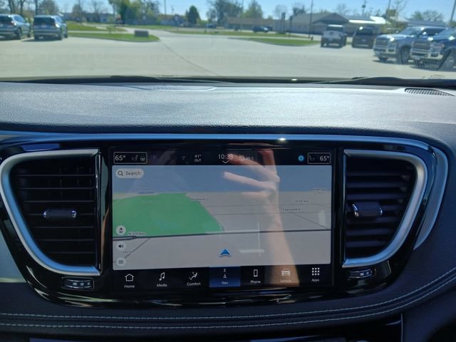 New 2026 Chrysler Pacifica Limited w/ Uconnect Theater Family Group FWD image 37