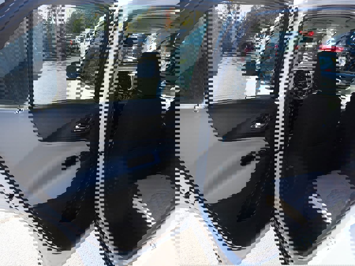 Used 2019 Chevrolet Equinox LS w/ LS Convenience Package image 25