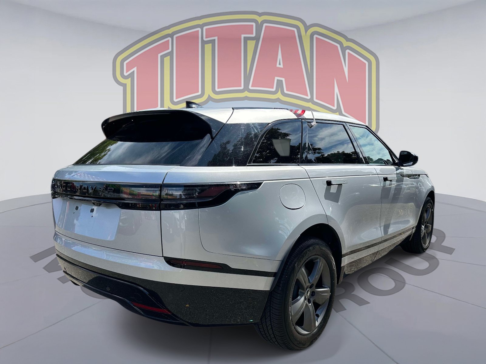Used 2025 Land Rover Range Rover Velar Dynamic SE AWD/4WD image 3