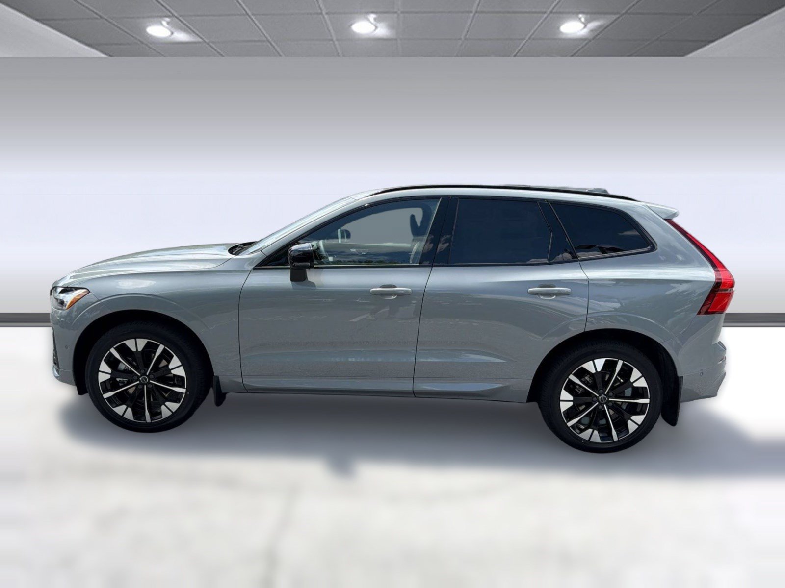 New 2026 Volvo XC60 B5 Plus w/ Climate Package AWD/4WD image 2
