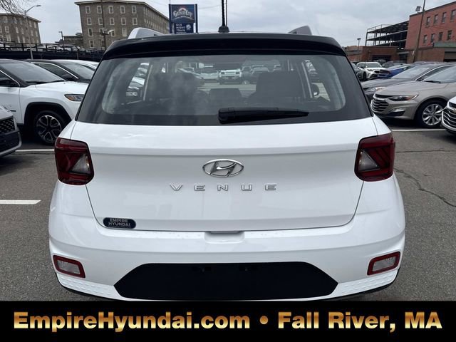 Used 2023 Hyundai Venue Limited w/ Cargo Package image 4