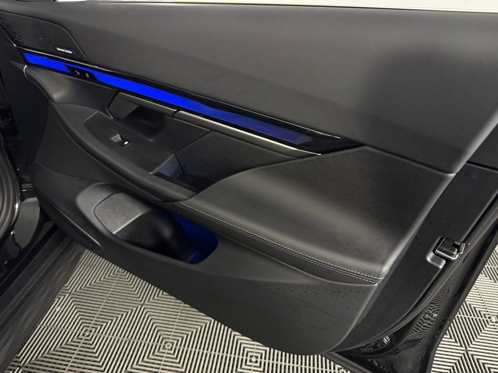 Used 2025 BMW i5 xDrive40 w/ Premium Package image 35