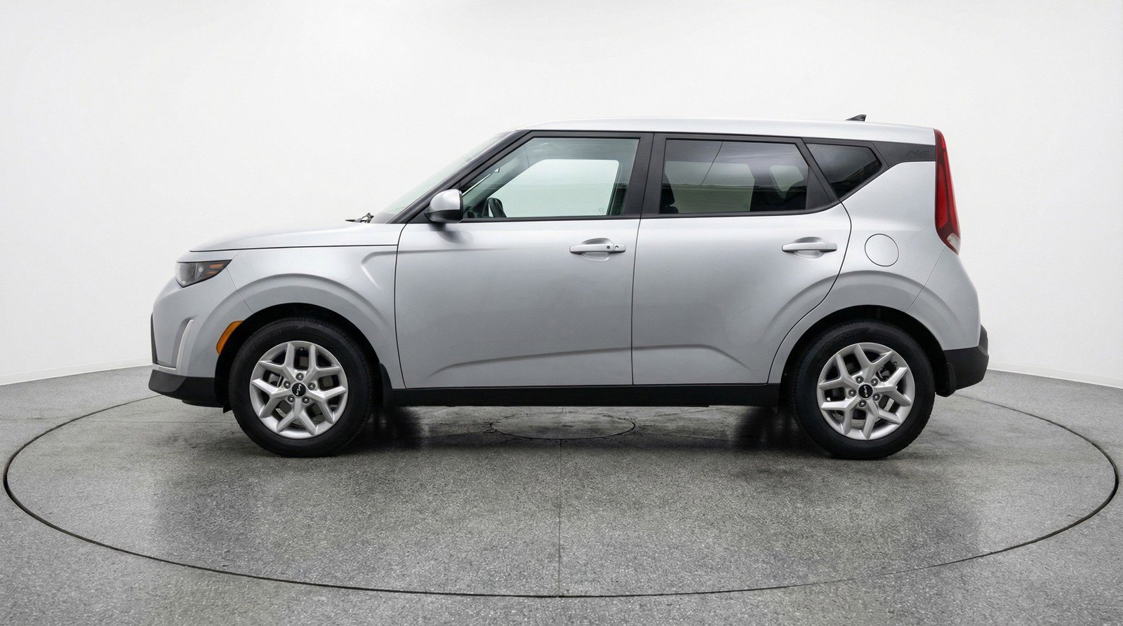 Used 2025 Kia Soul LX w/ LX Technology Package image 5