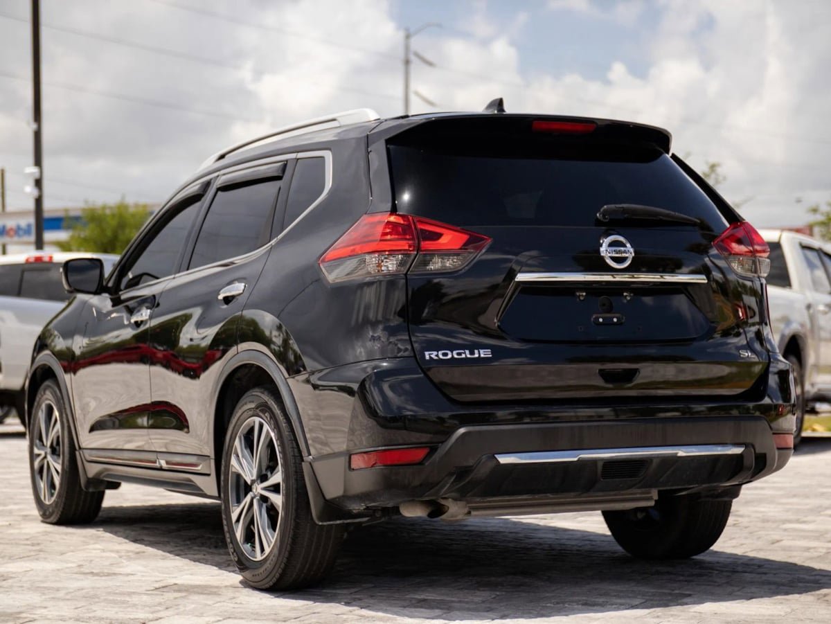 Used 2017 Nissan Rogue SL w/ SL Premium Package FWD image 9