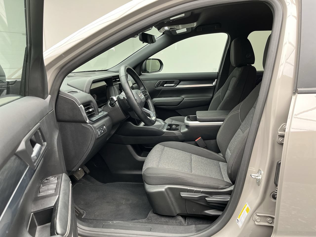 Certified 2025 GMC Terrain Elevation w/ Technology Package II AWD/4WD image 3