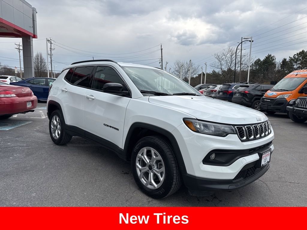 Used 2025 Jeep Compass Latitude image 9