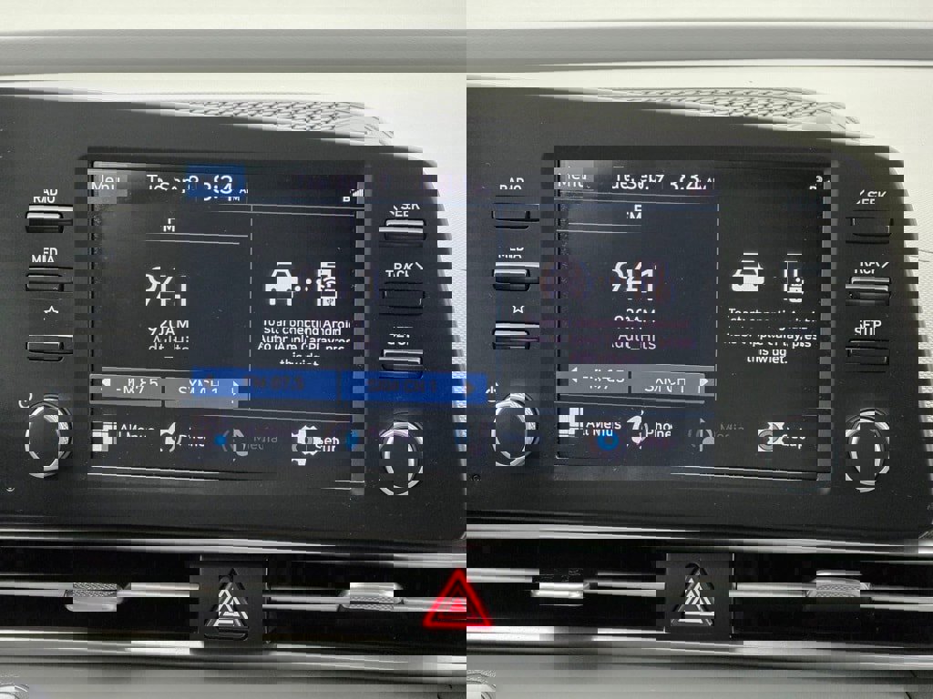 Used 2023 Hyundai Elantra SEL w/ Cargo Package image 12