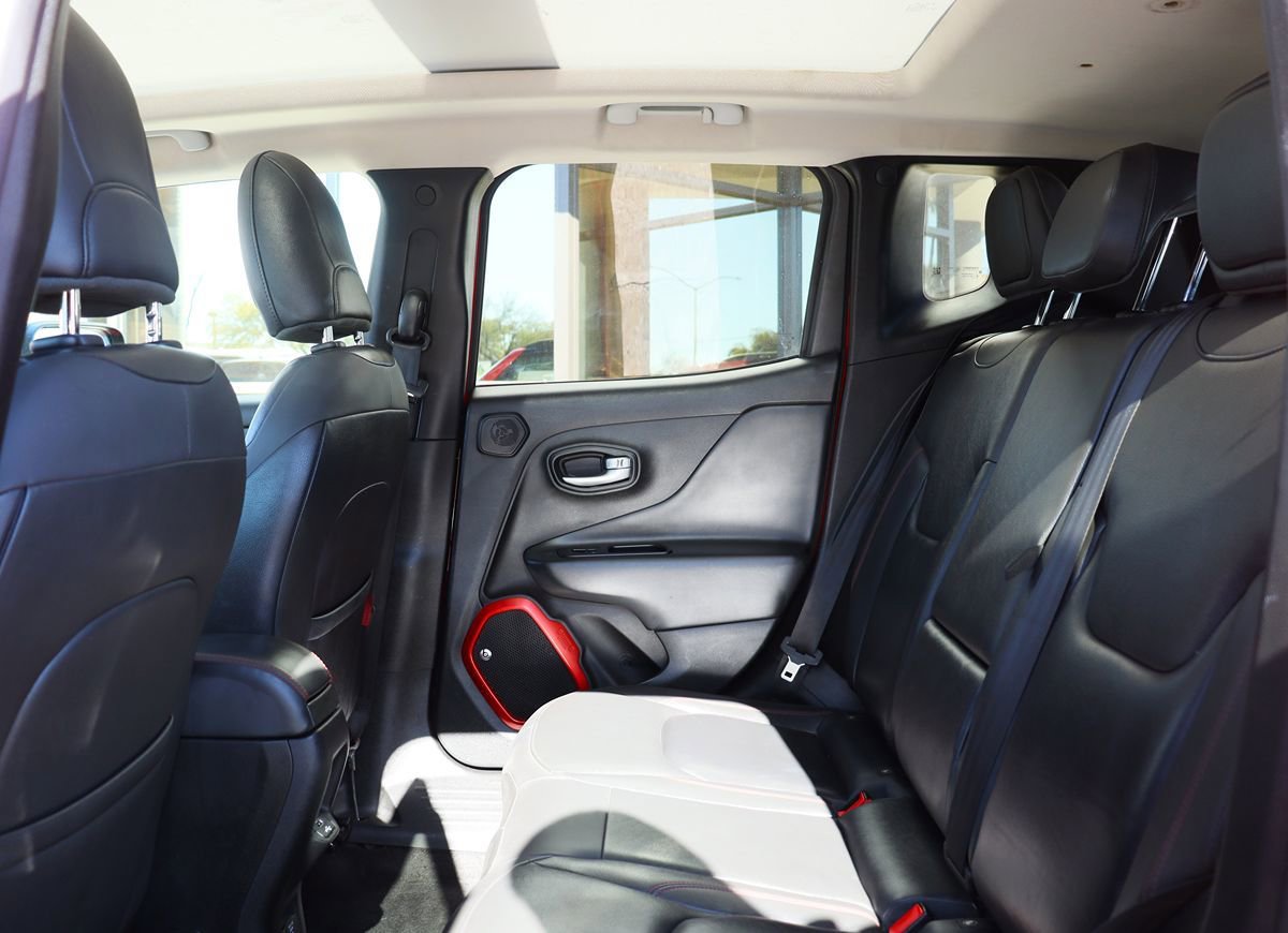 Used 2019 Jeep Renegade Trailhawk AWD/4WD image 30