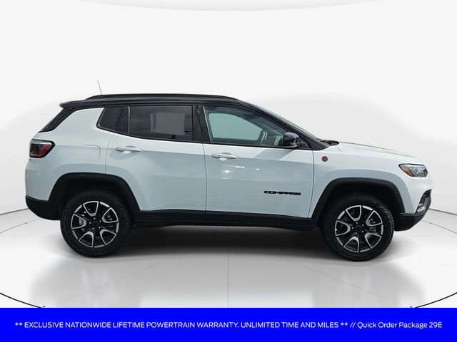 Used 2025 Jeep Compass Trailhawk image 2