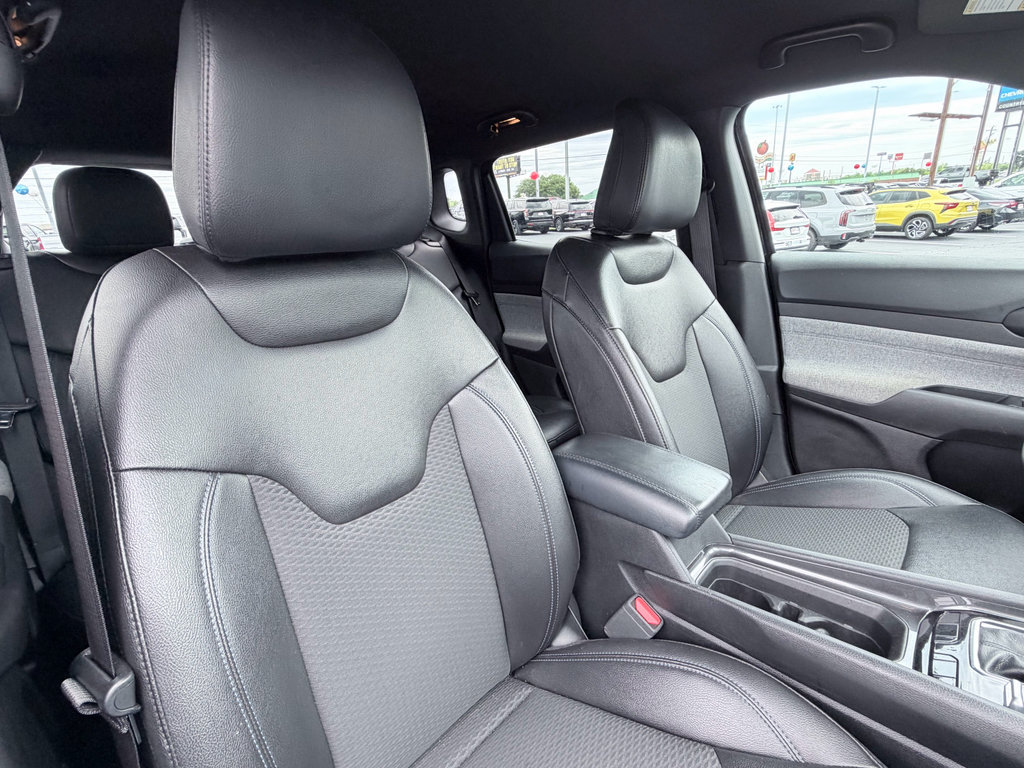 Used 2025 Jeep Compass Latitude AWD/4WD image 22