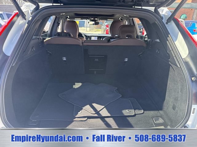 Used 2023 Volvo XC60 B5 Plus AWD/4WD image 7