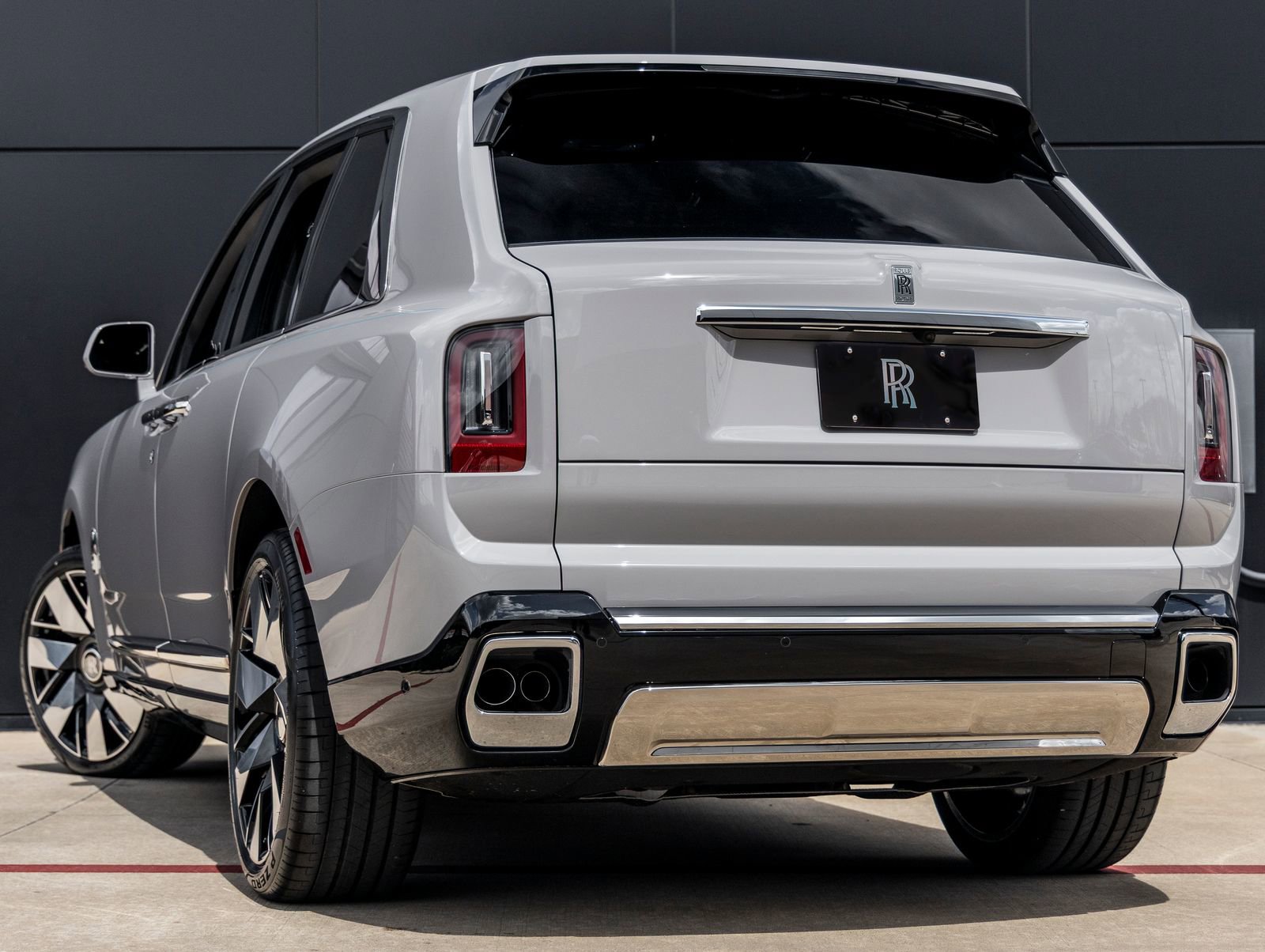 New 2026 Rolls-Royce Cullinan image 9