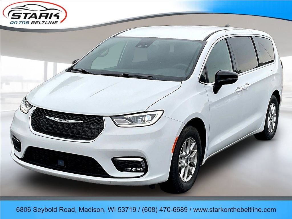 Used 2025 Chrysler Pacifica Select FWD image 3