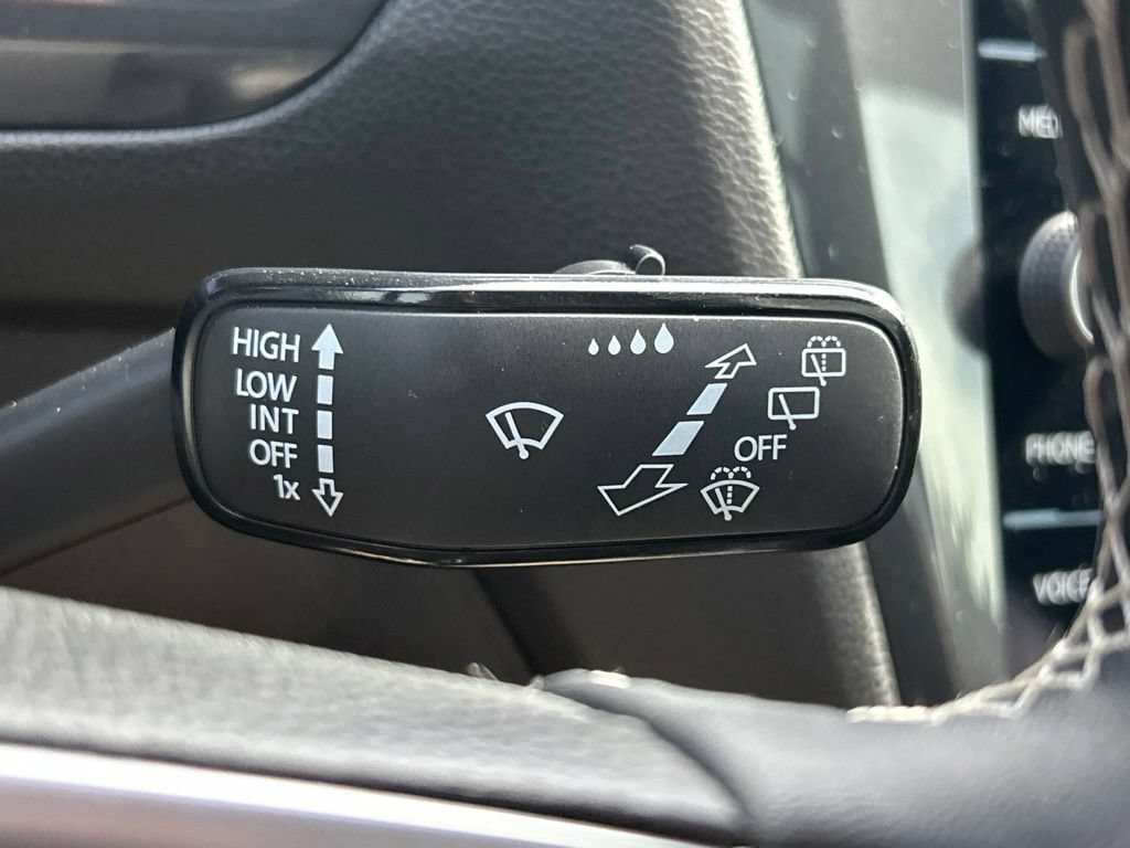 Certified 2023 Volkswagen Tiguan SE R-Line FWD image 30
