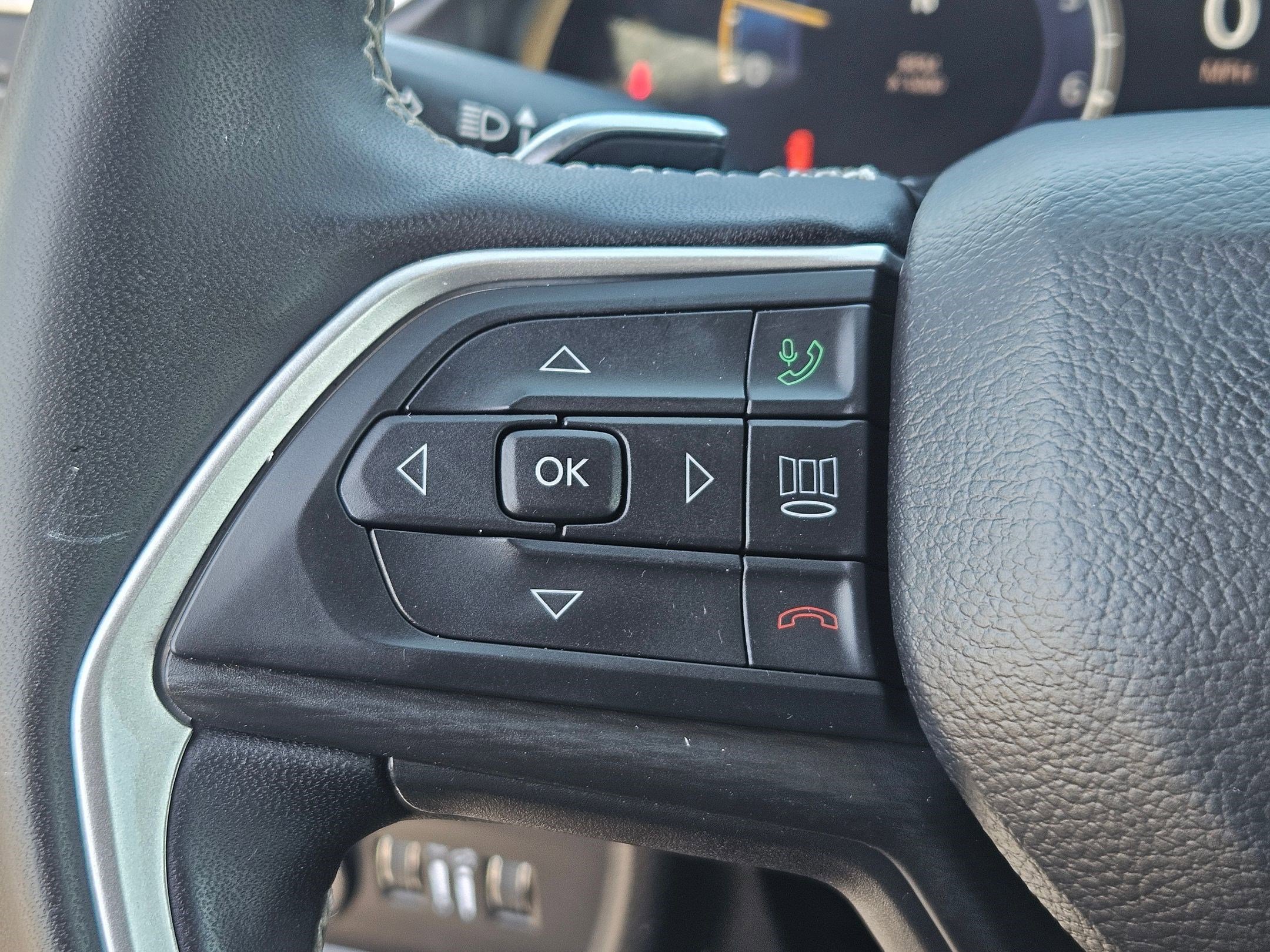 Used 2025 Jeep Grand Cherokee Altitude image 18