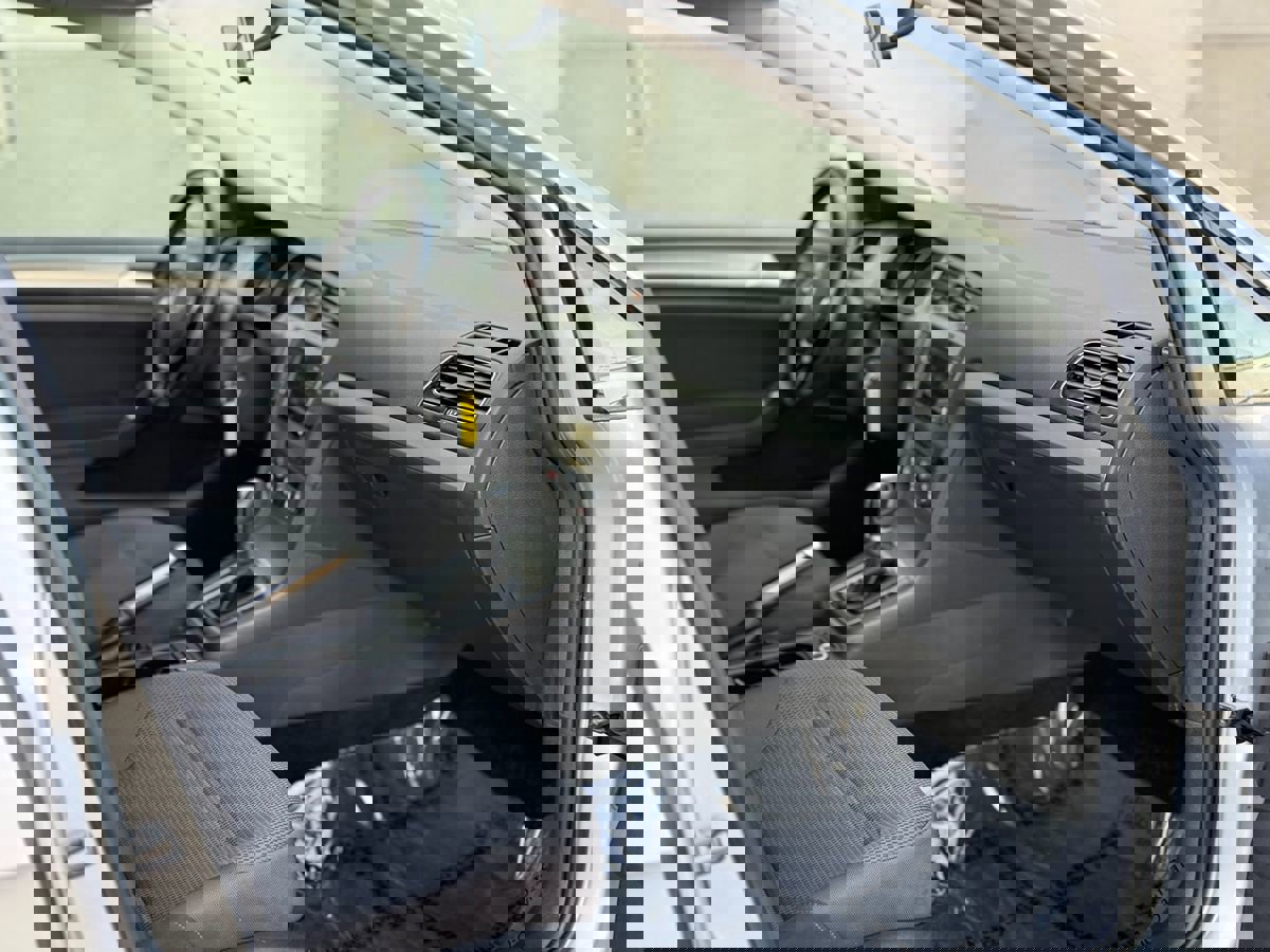 Used 2017 Volkswagen Golf S image 28