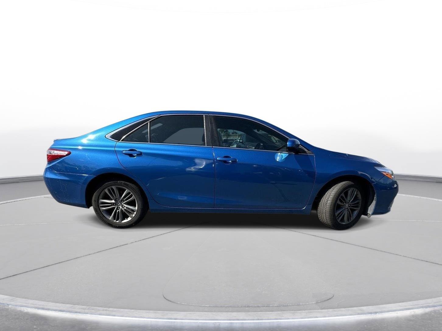 Used 2017 Toyota Camry SE image 5