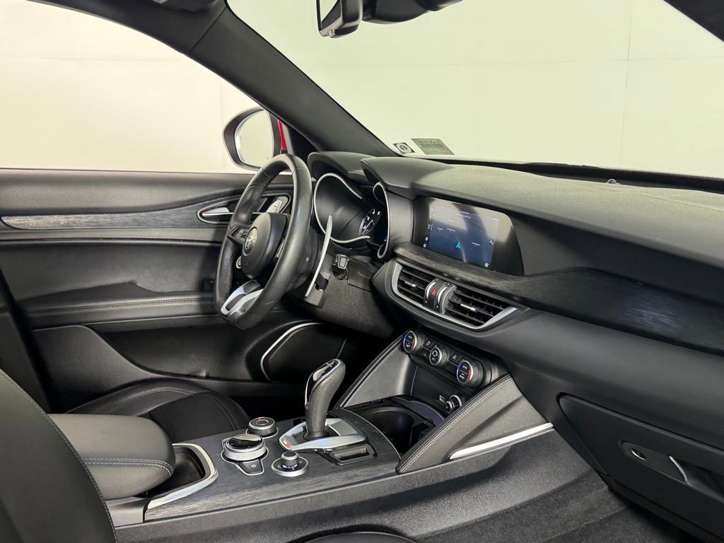 Used 2023 Alfa Romeo Stelvio Sprint image 33