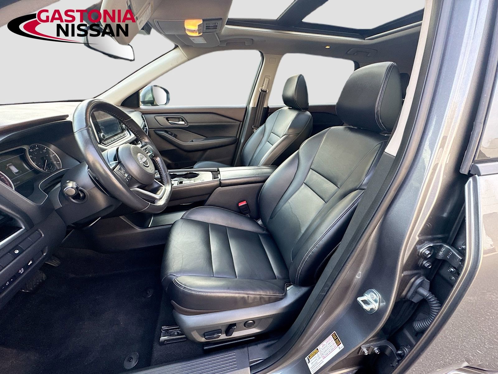 Used 2023 Nissan Rogue SL image 26