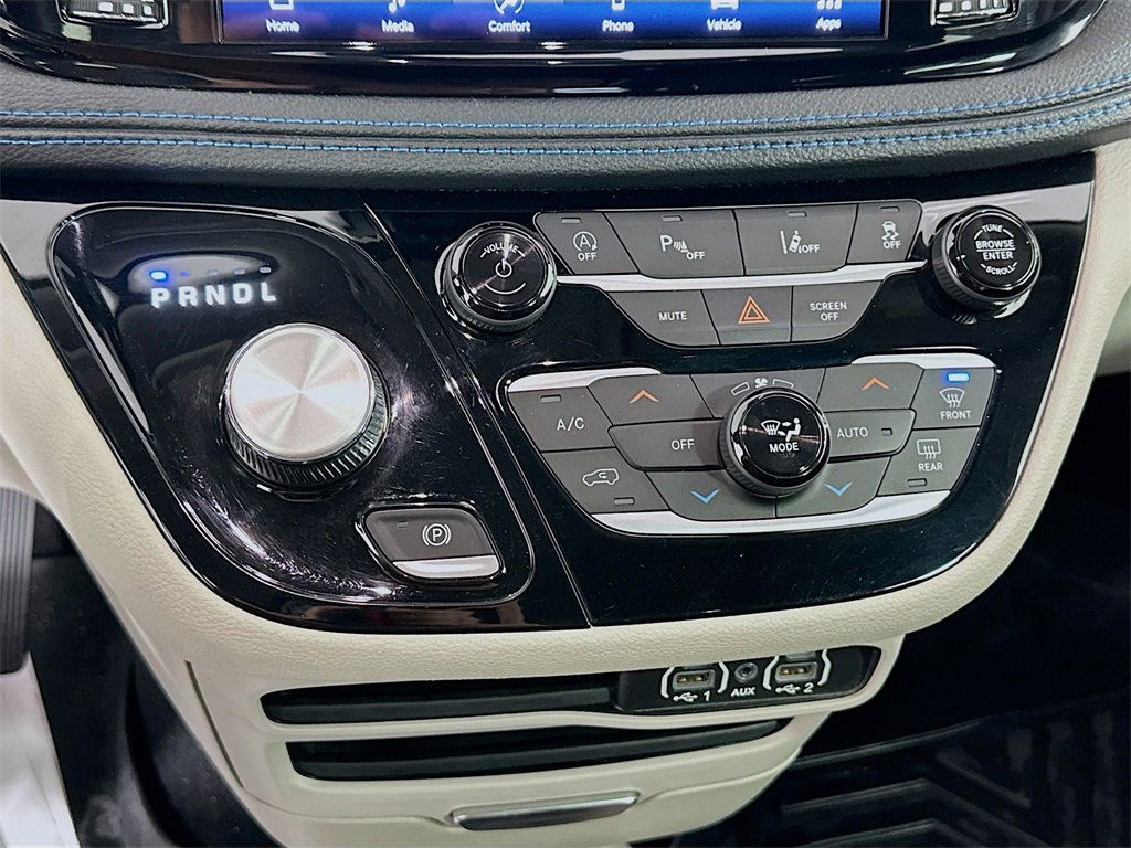 Used 2021 Chrysler Pacifica Touring w/ Cold Weather Group image 16